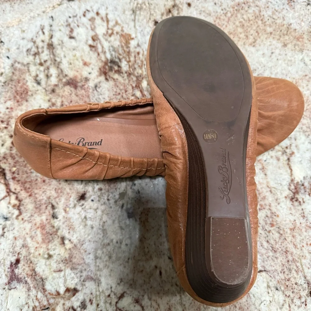 Women’s LuckyBrand Brown Leather Pintuck Wedge Size 10 - Picture 4 of 10